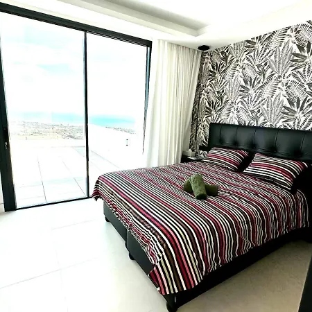 Villa Infinity *